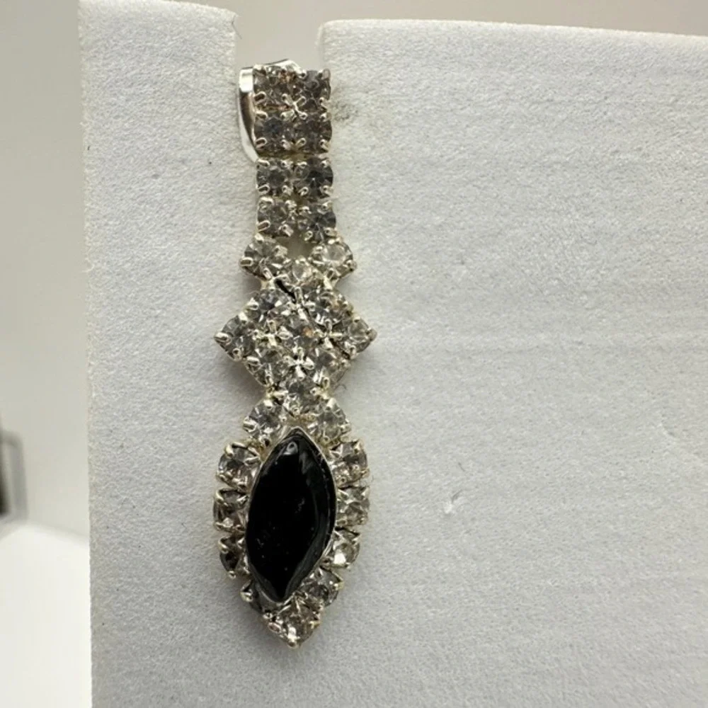 The Unbranded Brand they earrings